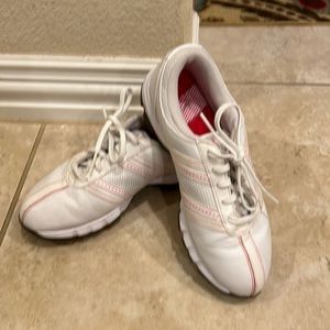 Nike spikes golf shoes